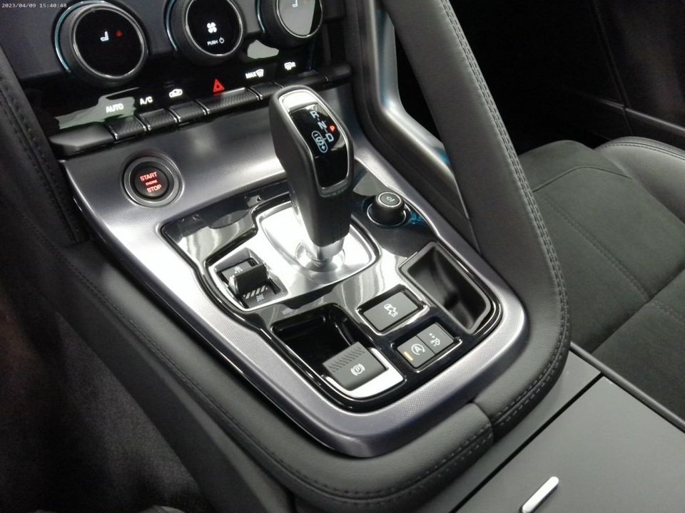 Jaguar F-TYPE 2021 - Image 12