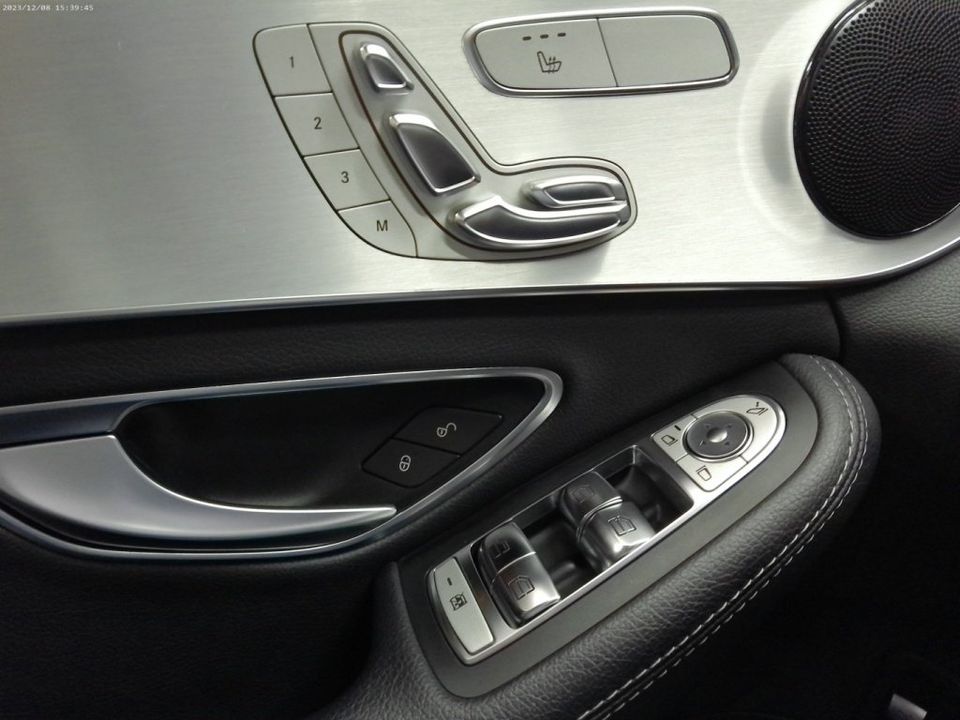 Mercedes-Benz C-Class 2018 - Image 18